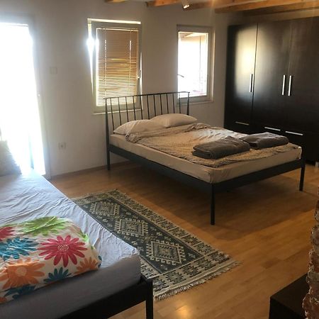 Central Apartment プリシュティナ エクステリア 写真